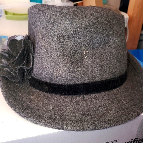 HAT - Picture 1 of 4